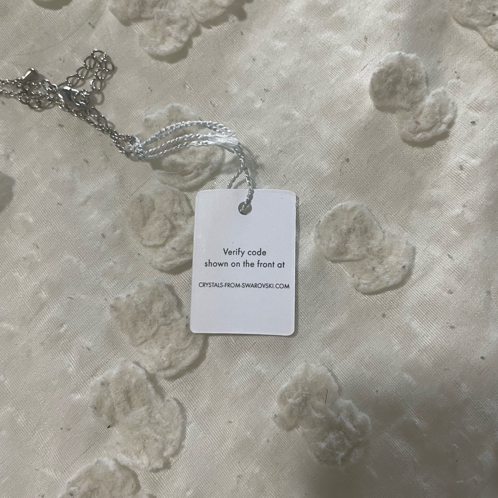 NIC & SYD Swarovski Crystal Necklace - Picture 6 of 6